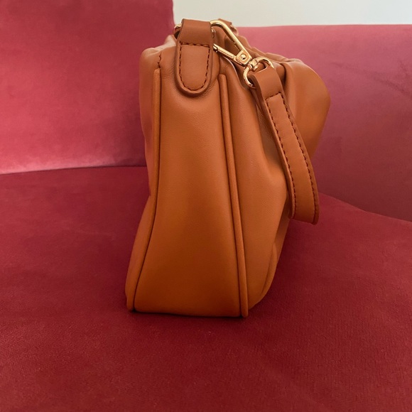 Urban Expressions tan shoulder crossbody - Picture 3 of 6